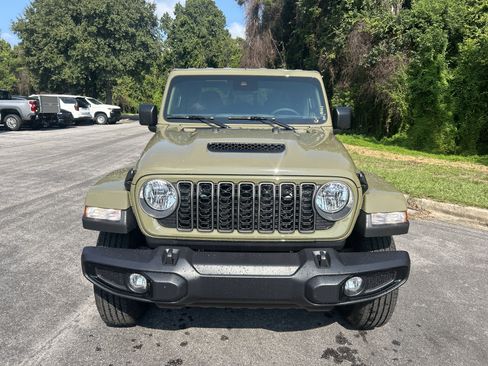 New 2025 Jeep Gladiator Sport image 2