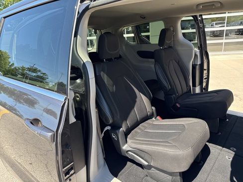 Used 2023 Chrysler Voyager LX FWD image 40