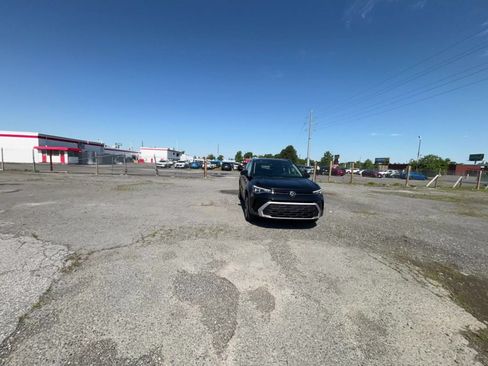 Used 2025 Volkswagen Taos SE AWD/4WD image 14