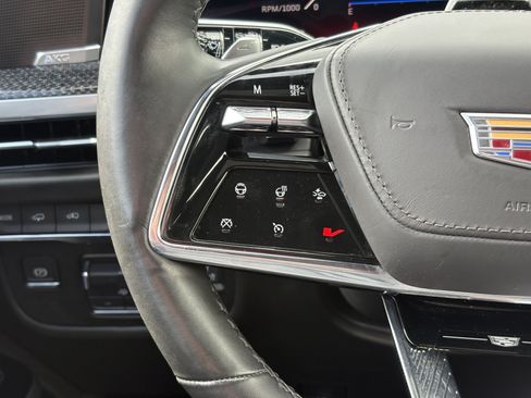 Certified 2025 Cadillac Escalade ESV V AWD/4WD image 21