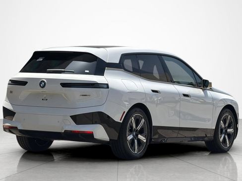 Used 2022 BMW iX xDrive50 w/ Sport Package AWD/4WD image 5