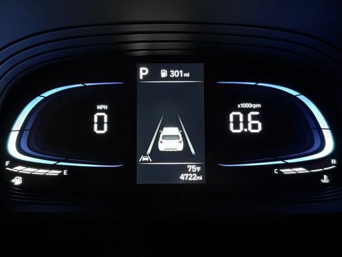 Certified 2025 Hyundai Venue Limited FWD image 33
