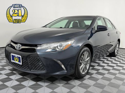 Used 2017 Toyota Camry SE FWD image 1