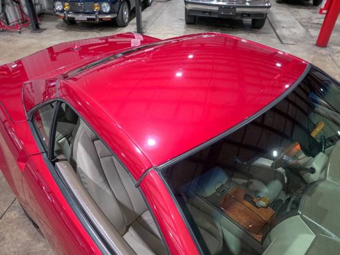 Used 2005 Cadillac XLR RWD image 33
