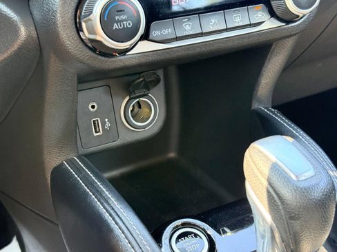 Used 2019 Nissan Kicks SR FWD image 40