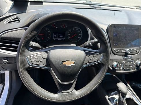 Used 2022 Chevrolet Malibu LT FWD image 11