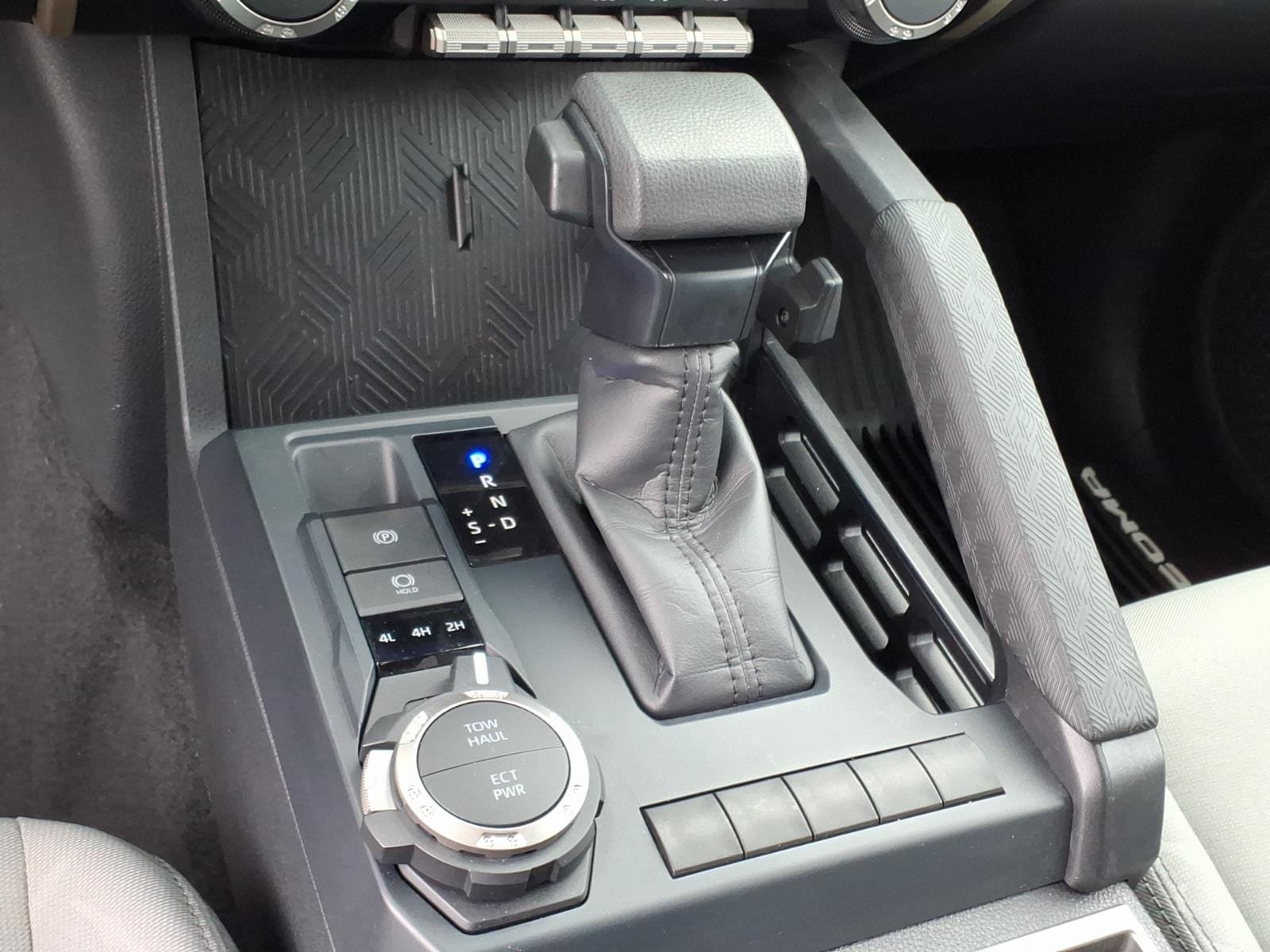 Used 2025 Toyota Tacoma SR5 AWD/4WD image 21