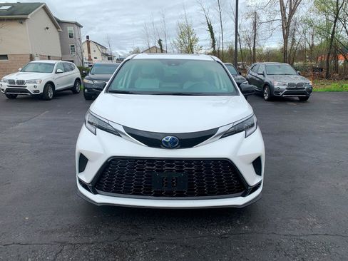 Used 2024 Toyota Sienna XSE FWD image 2