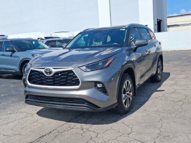 Used 2026 Toyota Highlander XLE AWD/4WD image 2