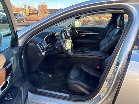 Used 2018 Volvo S90 T5 Momentum w/ Convenience Package image 10