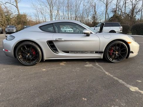 Used 2024 Porsche 718 Cayman w/ Premium Package image 4