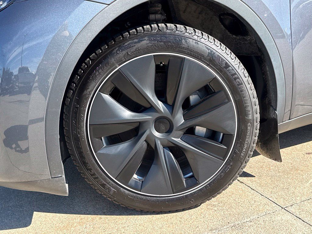 Used 2023 Tesla Model Y Long Range AWD/4WD image 49