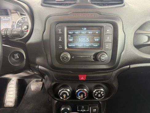 Used 2016 Jeep Renegade Latitude AWD/4WD image 18