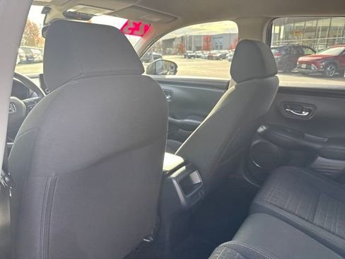 Used 2023 Honda HR-V LX image 19