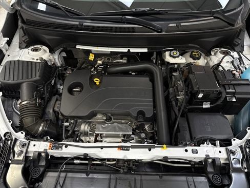 Used 2024 GMC Terrain SLE image 30