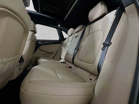 Used 2025 Porsche Macan image 23