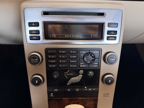 Used 2010 Volvo V70 FWD image 30