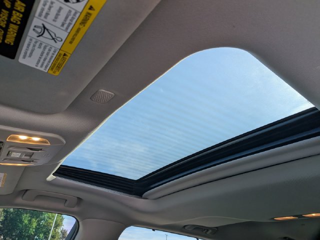 Used 2022 Toyota Highlander XLE FWD image 18