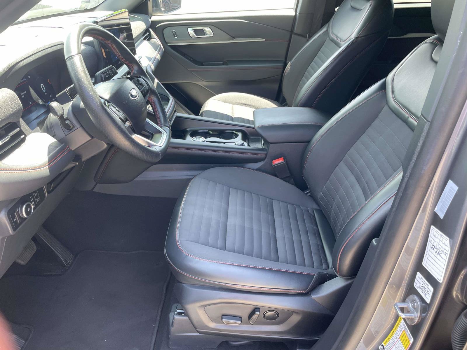 Used 2025 Ford Explorer ST-Line w/ ST-Line Street Pack AWD/4WD image 12