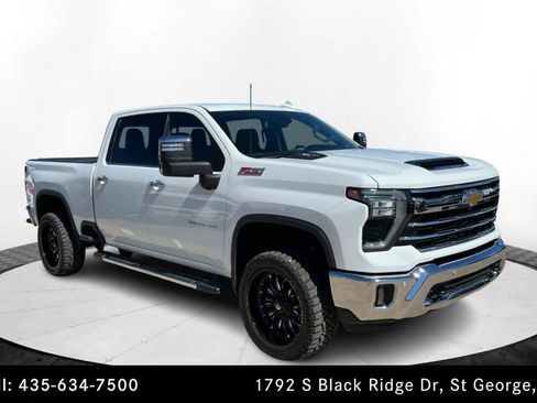 Used 2024 Chevrolet Silverado 3500 LTZ w/ LTZ Convenience Package image 7