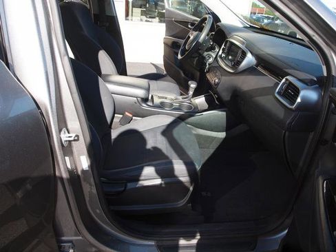 Used 2019 Kia Sorento FWD image 6