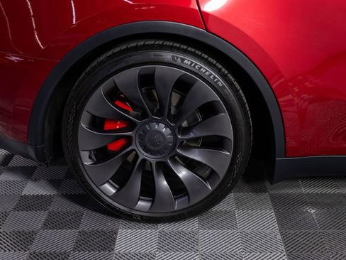 Used 2024 Tesla Model Y Performance image 38