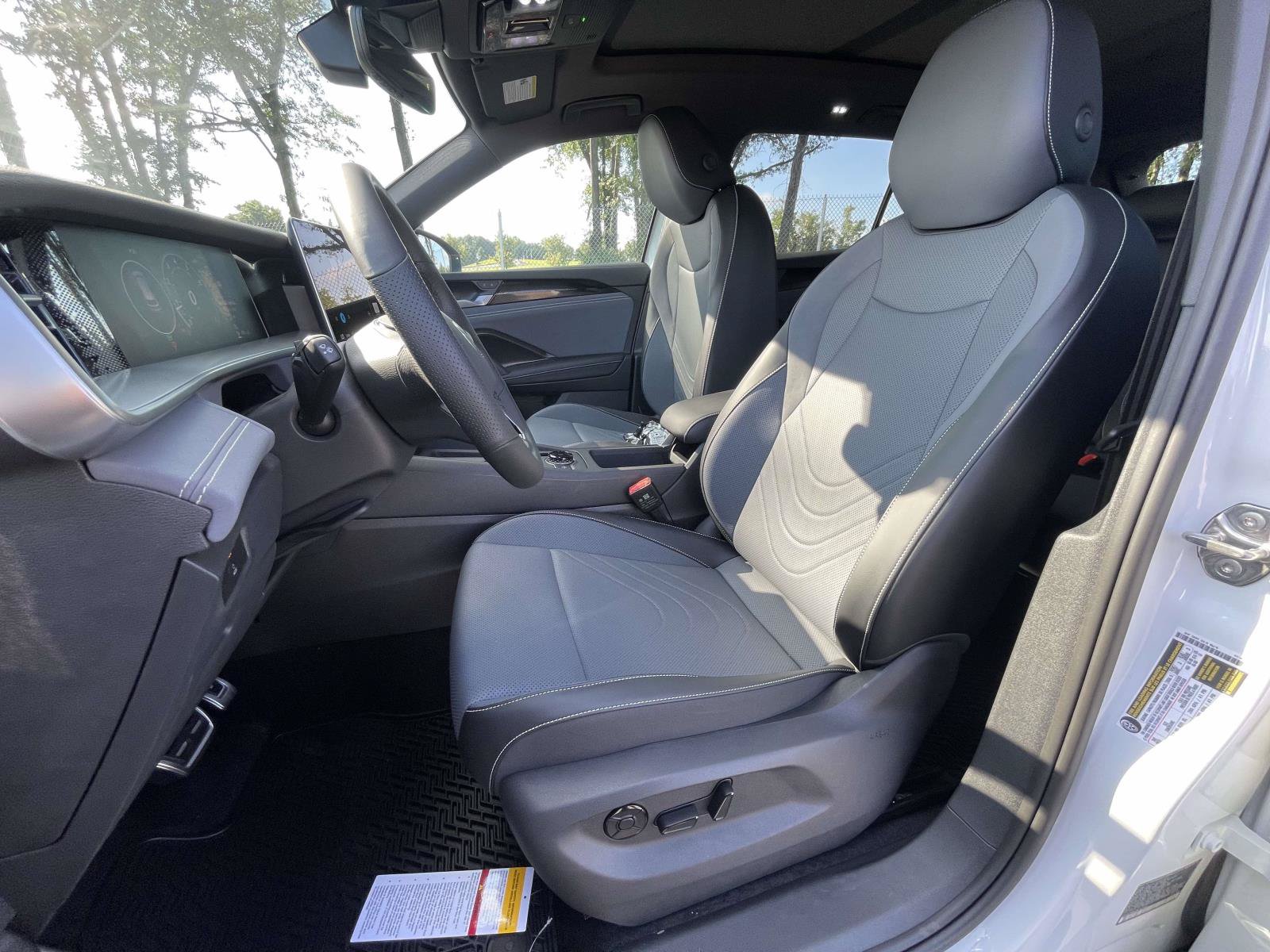New 2026 Volkswagen Tiguan SE R-Line AWD/4WD image 18