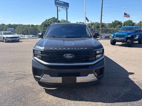 Certified 2025 Ford Expedition Platinum w/ Platinum Ultimate Package AWD/4WD image 2