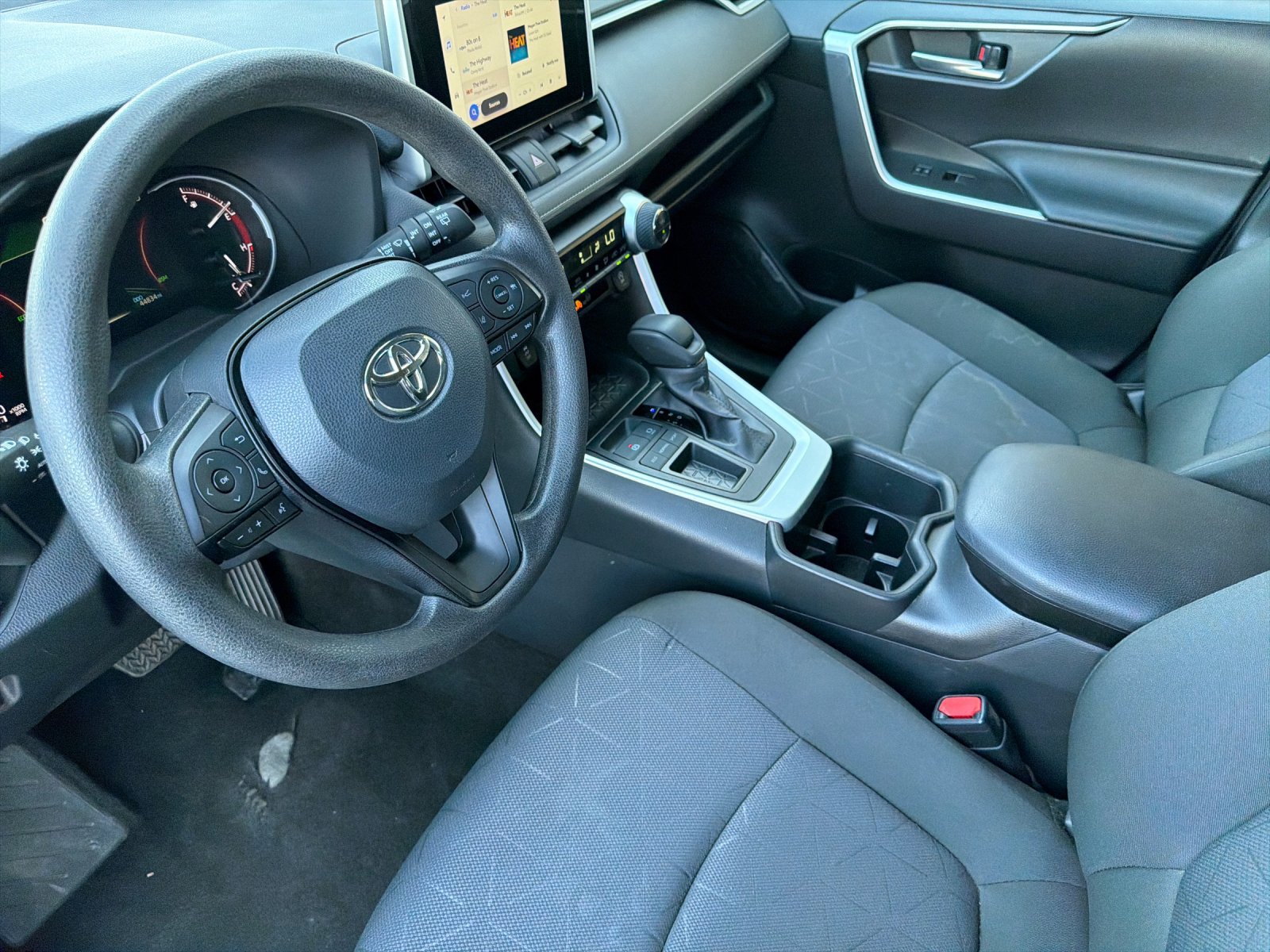 Used 2025 Toyota RAV4 XLE FWD image 9