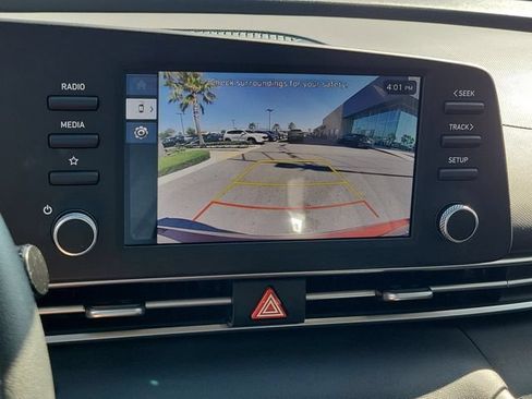 Certified 2025 Hyundai Elantra Hybrid FWD image 12
