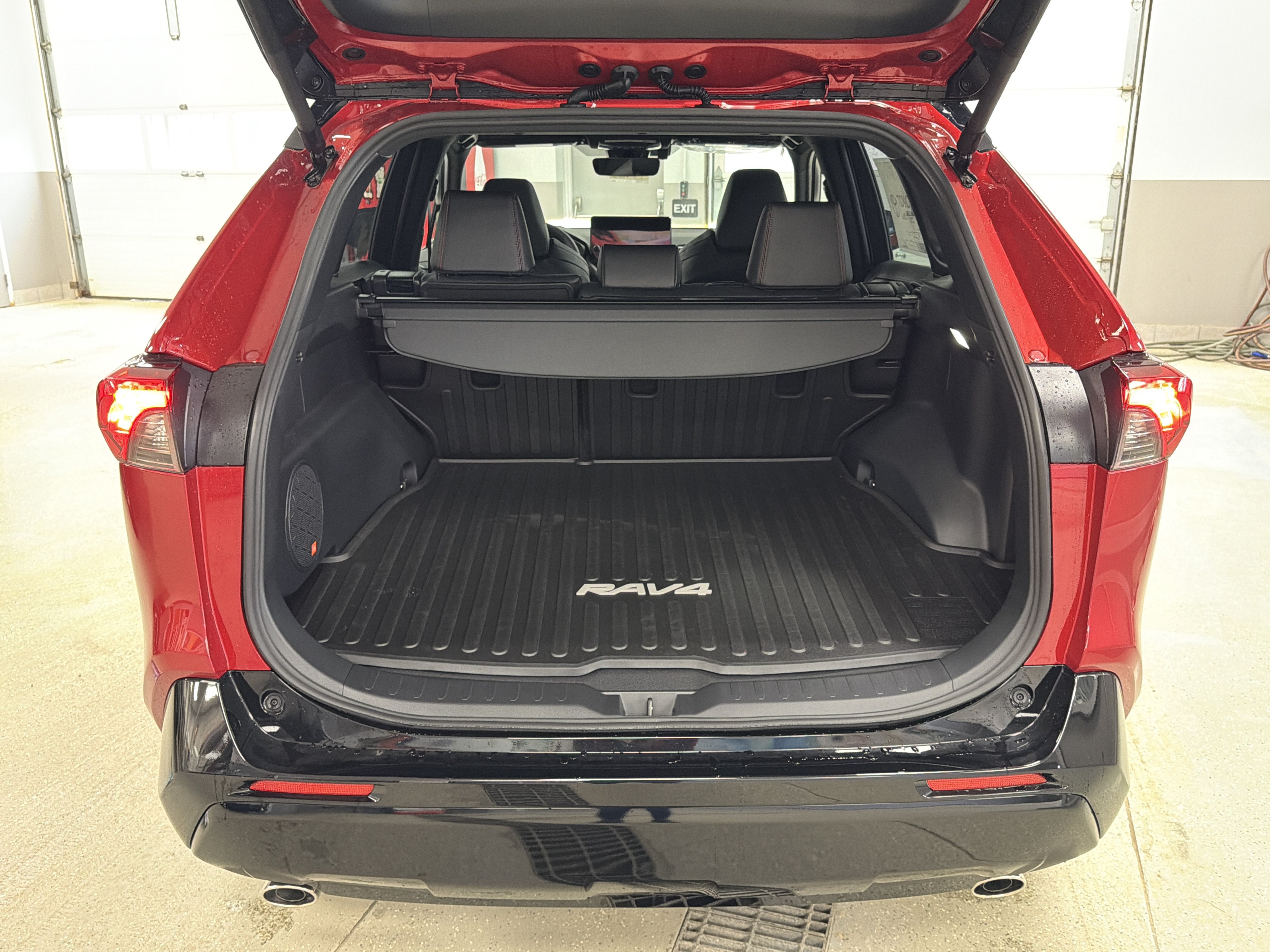 New 2025 Toyota RAV4 XSE w/ Weather Package AWD/4WD image 29