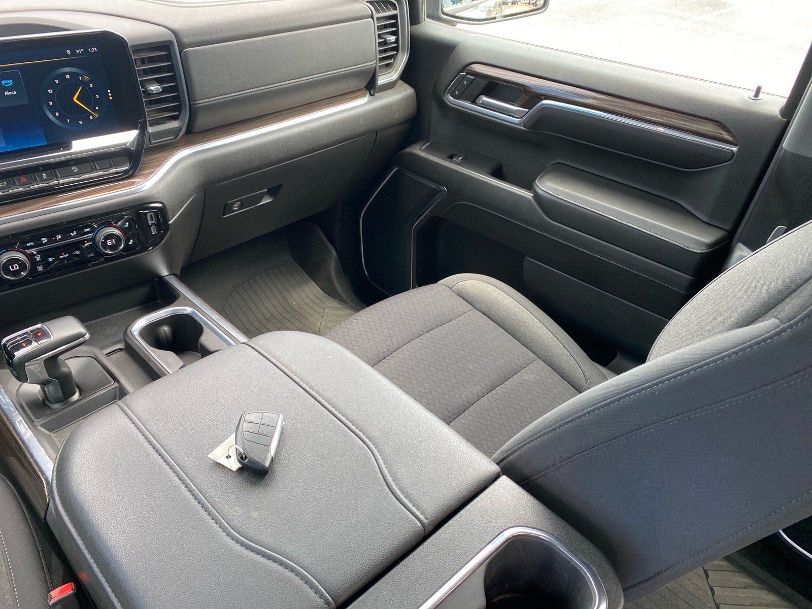 Used 2024 Chevrolet Silverado 1500 LT AWD/4WD image 20