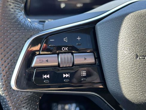 Used 2024 Nissan Ariya AWD image 22