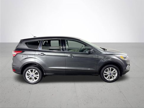 Used 2017 Ford Escape SE image 5