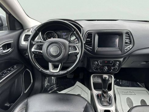 Used 2019 Jeep Compass Latitude w/ Cold Weather Group FWD image 18