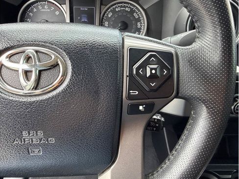 Used 2017 Toyota Tacoma SR5 w/ Tow Package RWD image 31