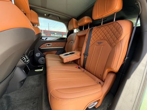 Used 2022 Bentley Bentayga AWD/4WD image 24