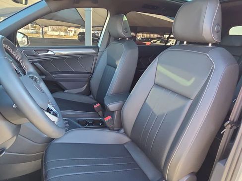 Used 2023 Volkswagen Tiguan SE R-Line image 15