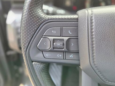 Used 2025 Toyota Tacoma SR5 AWD/4WD image 19