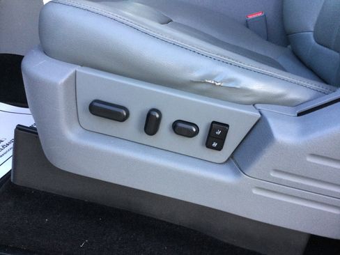 Used 2013 Ford F150 Lariat w/ Lariat Chrome Pkg image 8