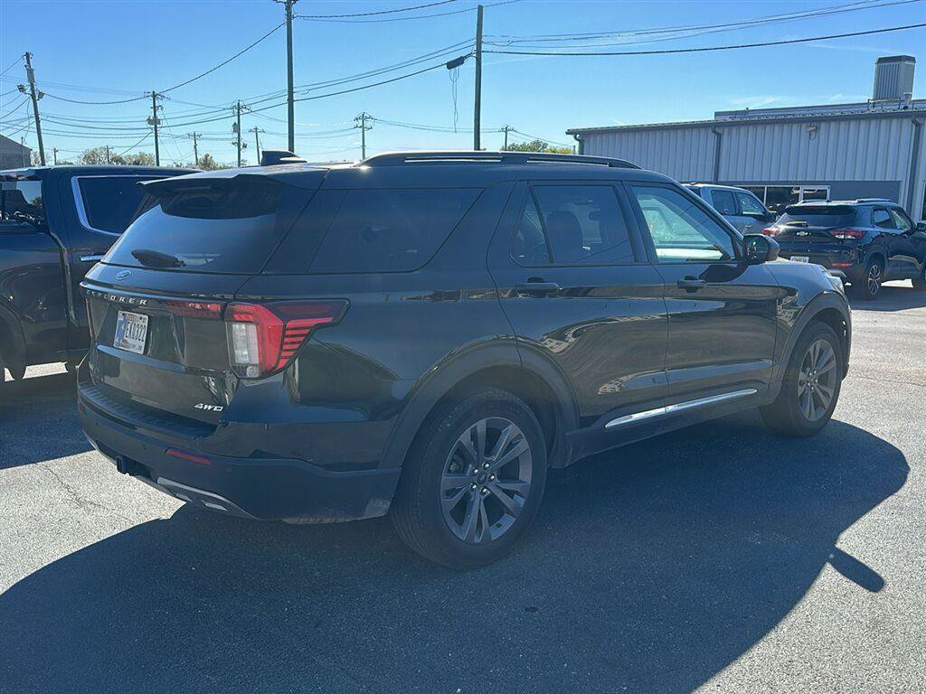 Used 2025 Ford Explorer Active w/ Active Comfort Package AWD/4WD image 4