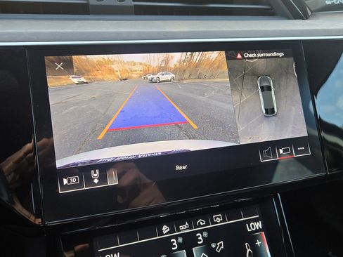 Used 2020 Audi e-tron Premium Plus image 23