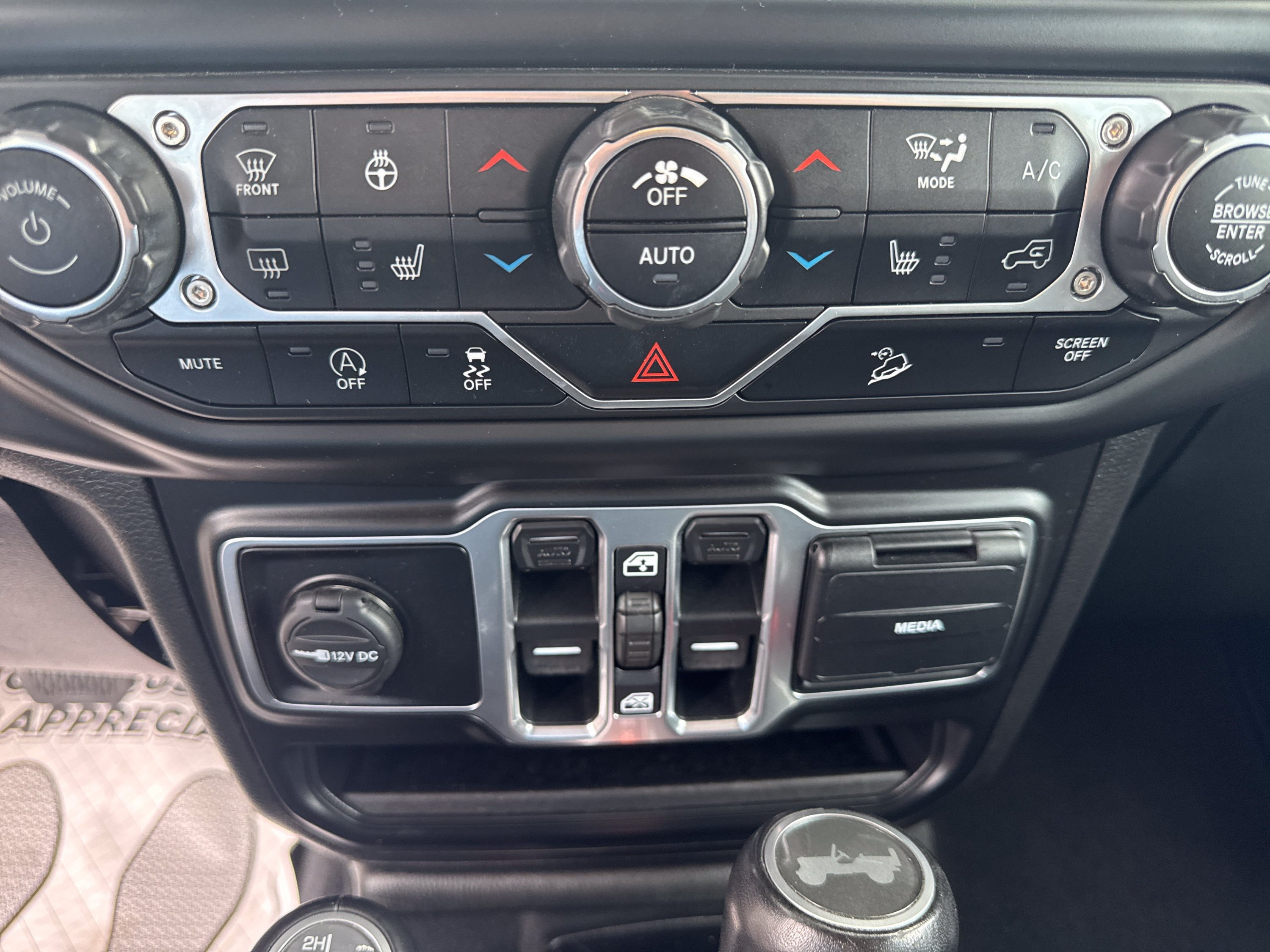 Used 2020 Jeep Wrangler Unlimited Sahara AWD/4WD image 14