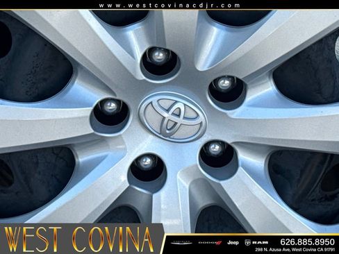 Used 2024 Toyota Corolla LE AWD/4WD image 18