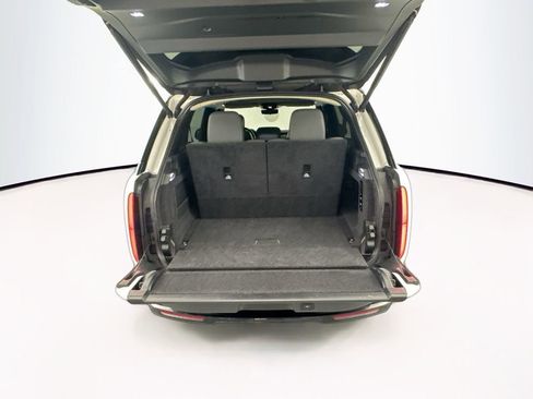 Used 2023 Land Rover Range Rover Long Wheelbase SE image 28