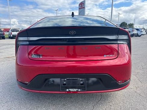 Used 2026 Toyota Prius Plug-In Hybrid image 4