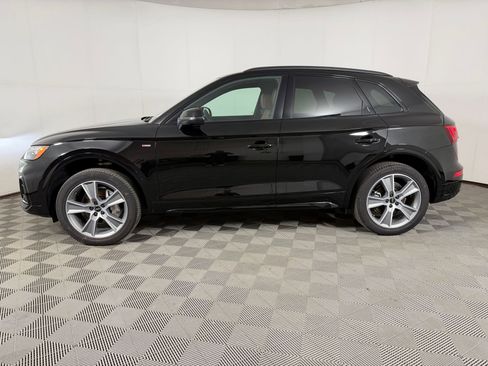 Used 2025 Audi Q5 2.0T Premium w/ Convenience Plus Package image 2