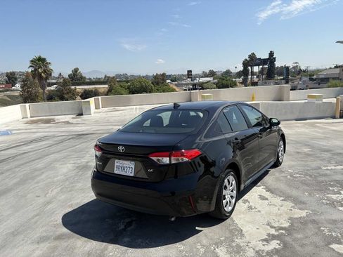 Used 2025 Toyota Corolla LE FWD image 28