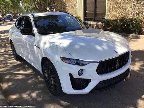 Used 2021 Maserati Levante AWD/4WD image 3