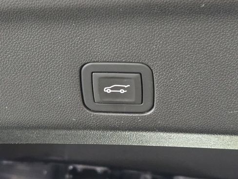 Certified 2025 Chevrolet Tahoe Premier AWD/4WD image 17